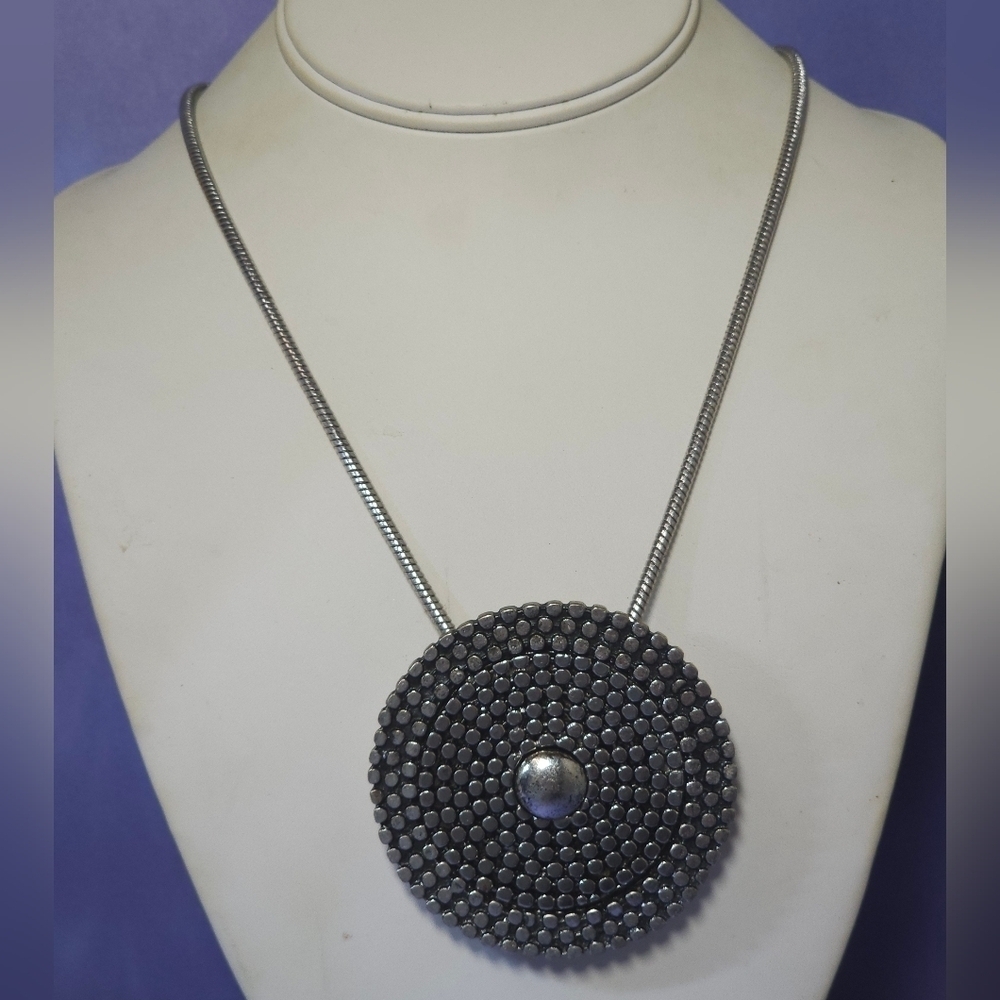 👍5 For $20 Chico's Silver Tone Textured Medallion Snake Chain Necklace - Picture 6 of 6